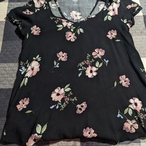 Cute blouses used. Size medium!